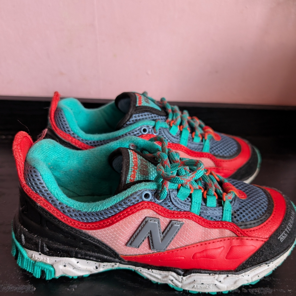 New Balance Red and Blue Sneakers Vibrant Design